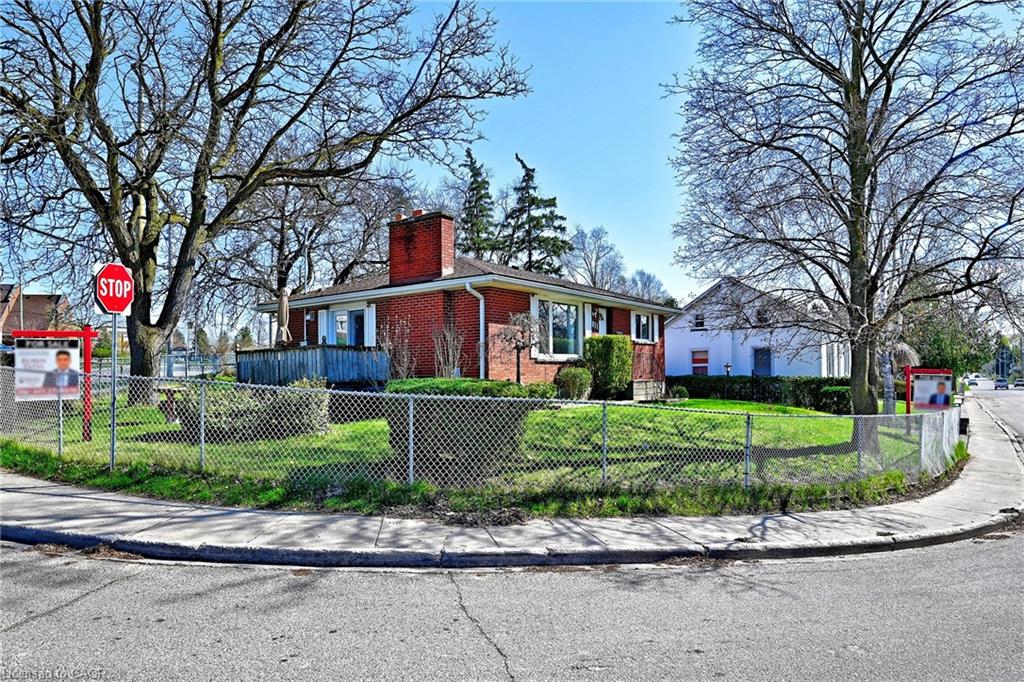 811 Dolph Street N