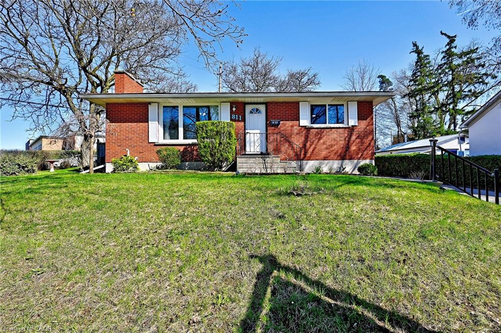 811 Dolph Street N