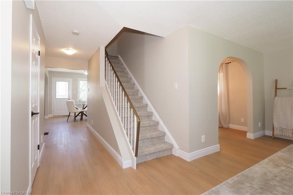 27 Scenic Wood Crescent