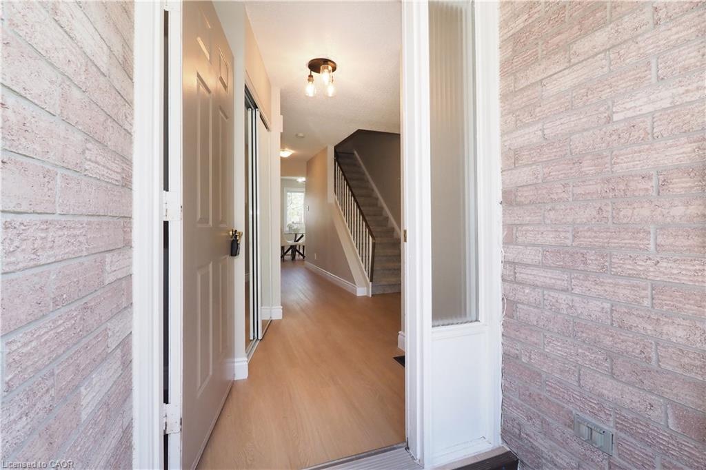 27 Scenic Wood Crescent