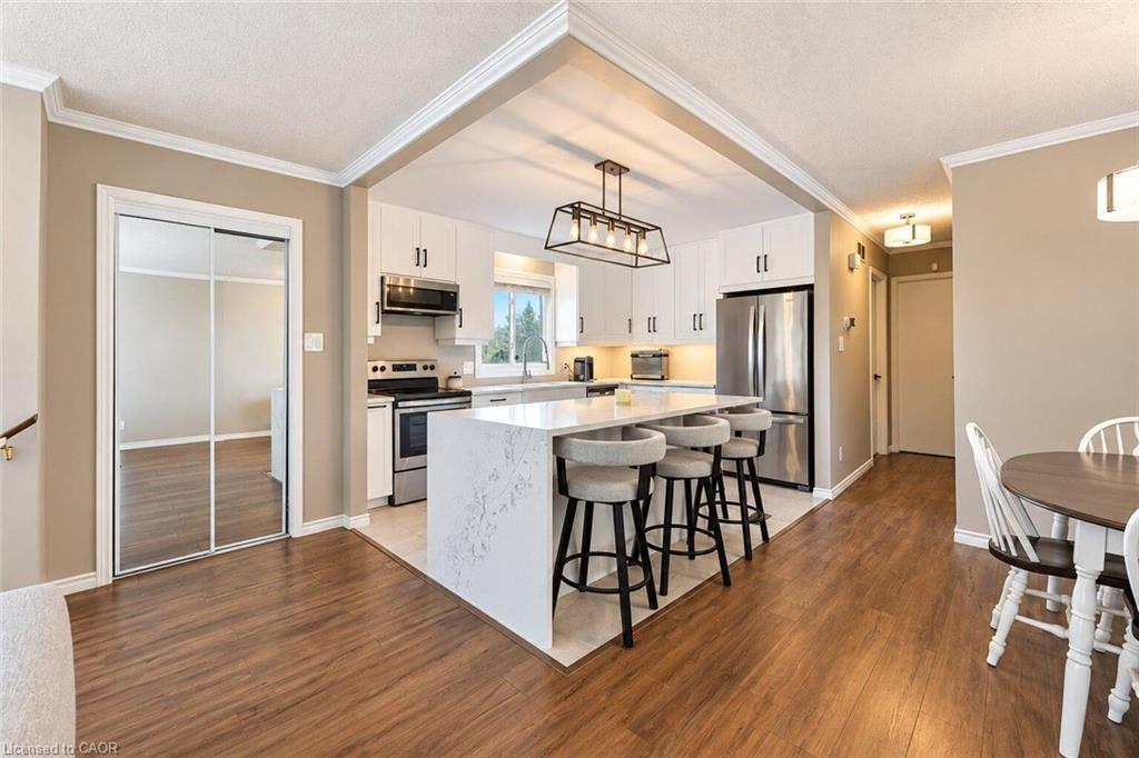 6 Sandra Crescent