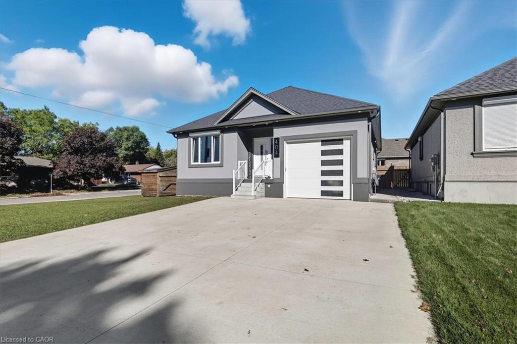 404 Montrose Street N