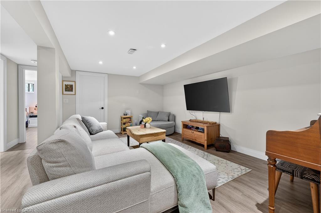 22 Hazelwood Avenue