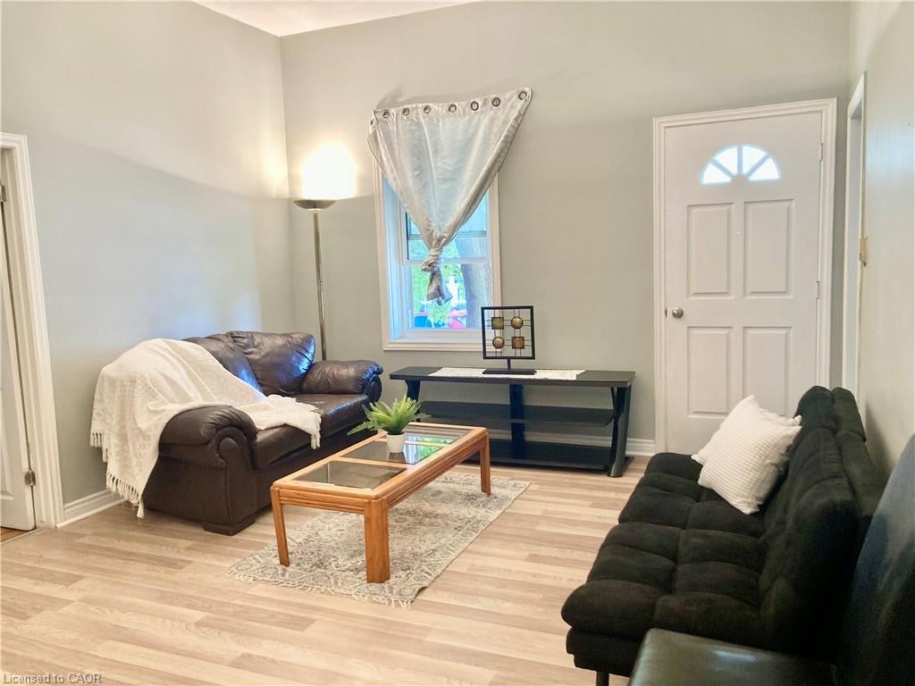9 Woodland Avenue