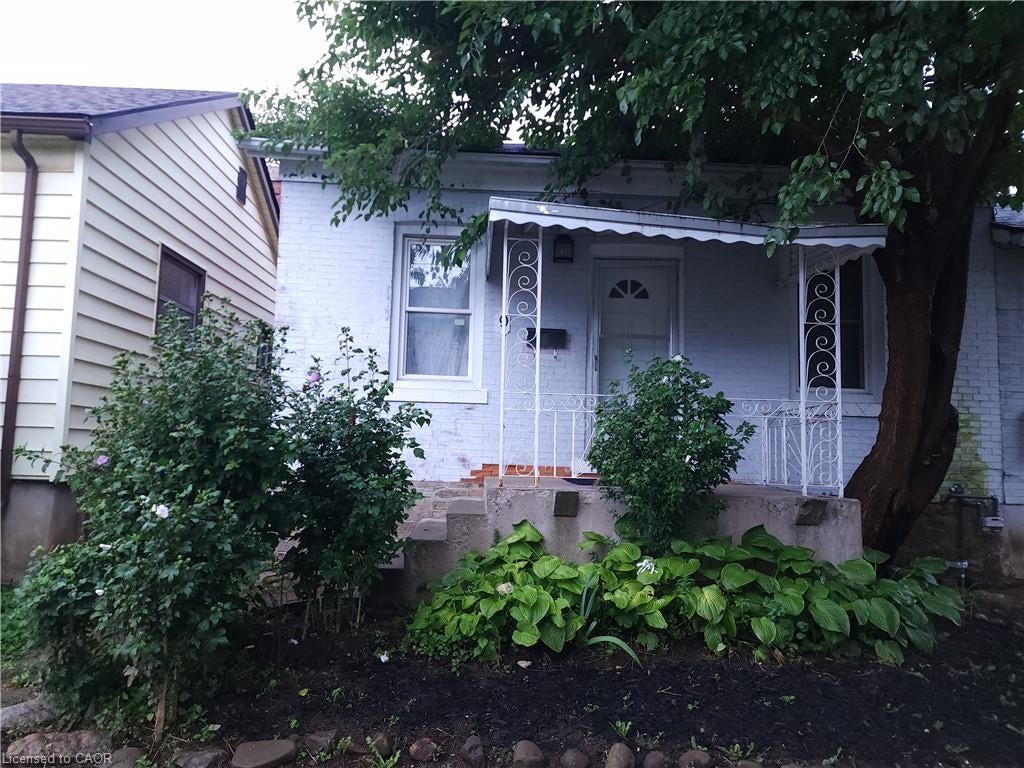 9 Woodland Avenue