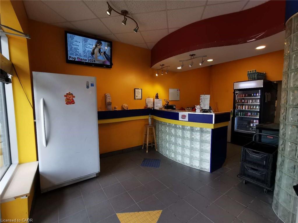 450 Columbia Street W A01009A