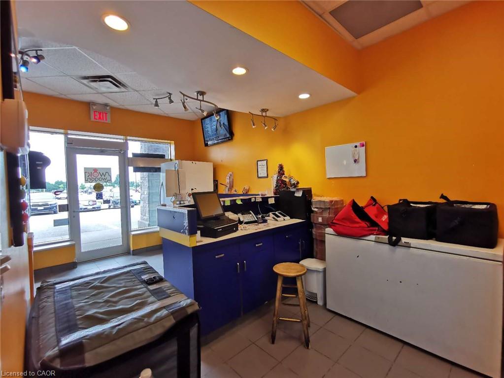 450 Columbia Street W A01009A