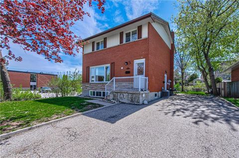 37 Gottscheer Court Kitchener ON N2M 3L3