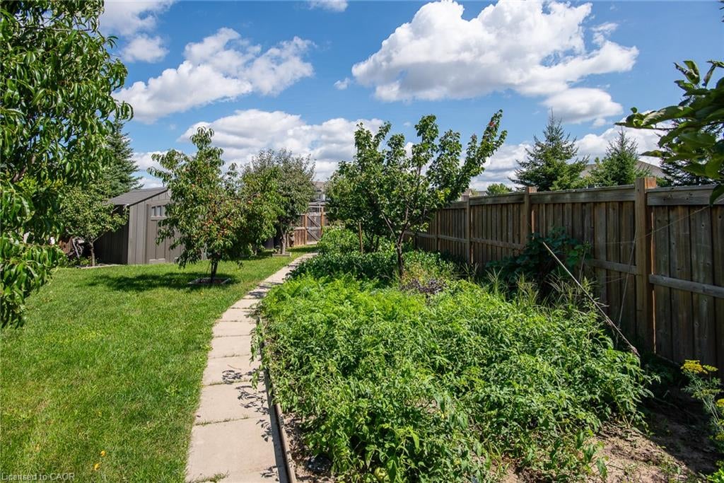330 Grovehill Crescent