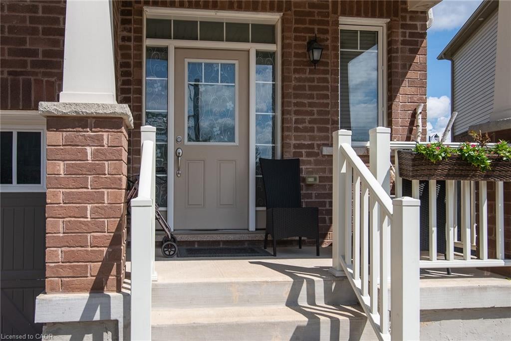 330 Grovehill Crescent