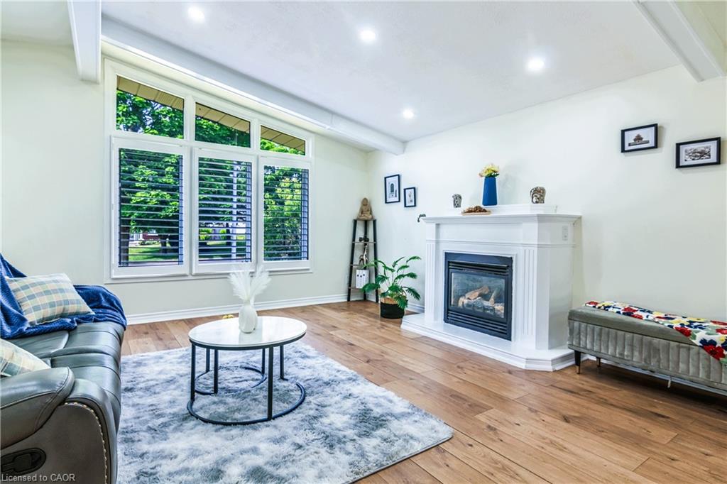350 Boxbury Drive
