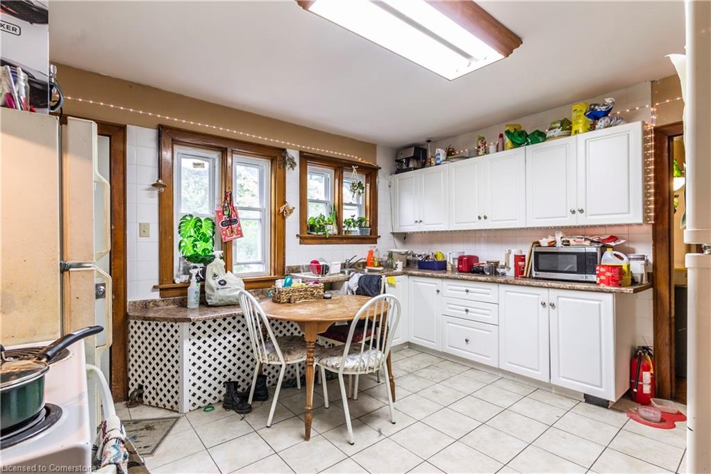 178 Erb Street W