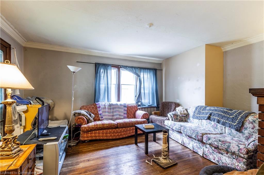 178 Erb Street W