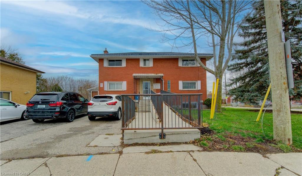 27 Margaret Avenue N