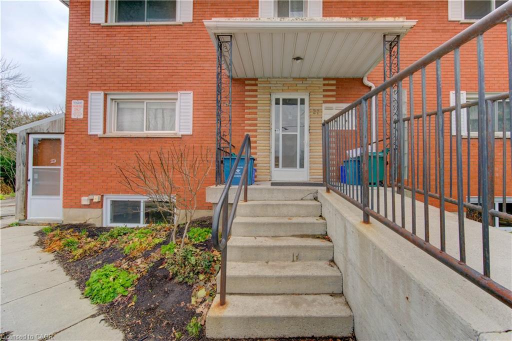 27 Margaret Avenue N