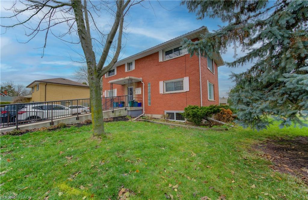 27 Margaret Avenue N