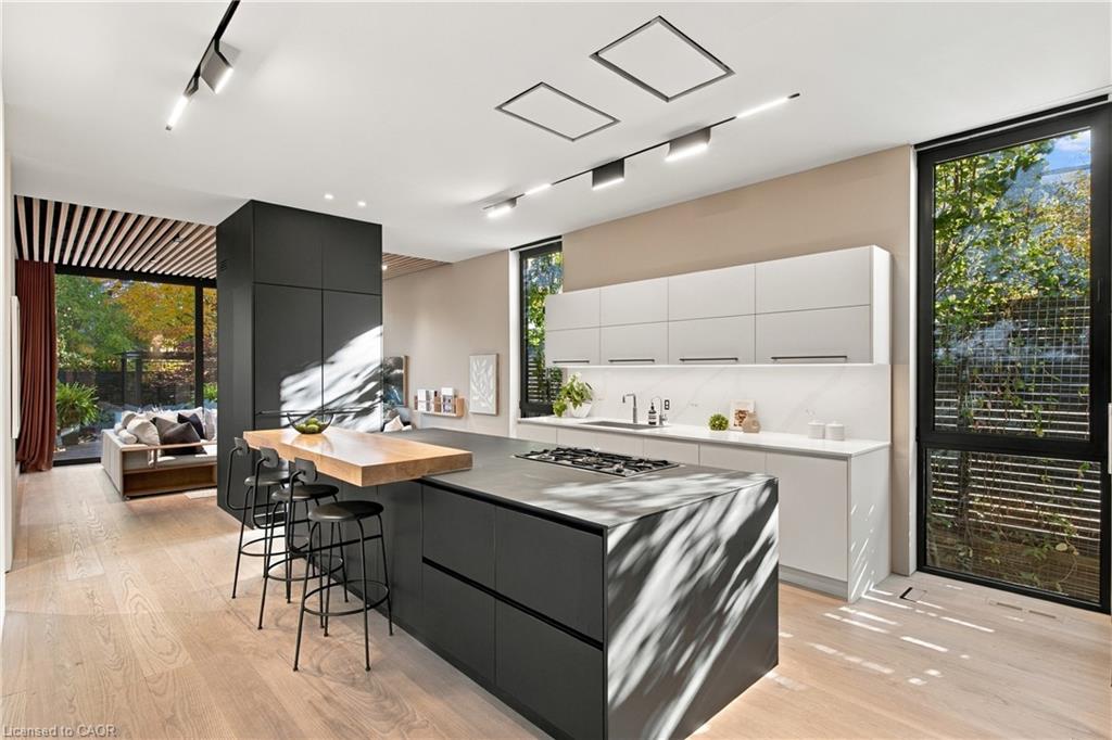 32 Ahrens Street W