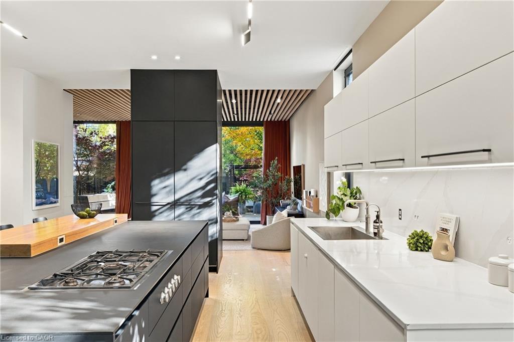 32 Ahrens Street W