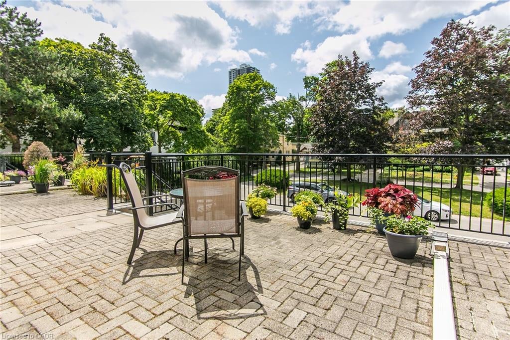 28 Ahrens Street W D
