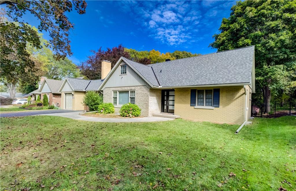 656 Westmount Road W