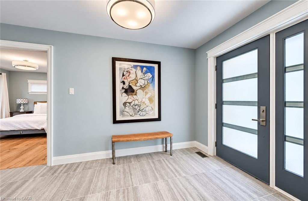 656 Westmount Road W