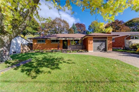 88 Ellis Crescent S Waterloo ON N2J 2B8