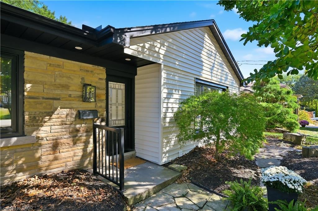 869 Condor Drive