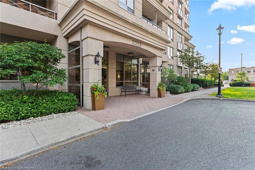 5233 Dundas Street W 227
