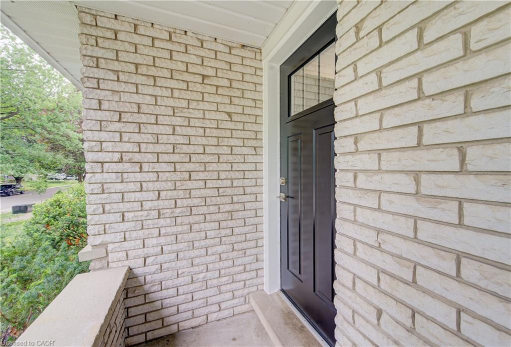 163 Lynnbrook Crescent