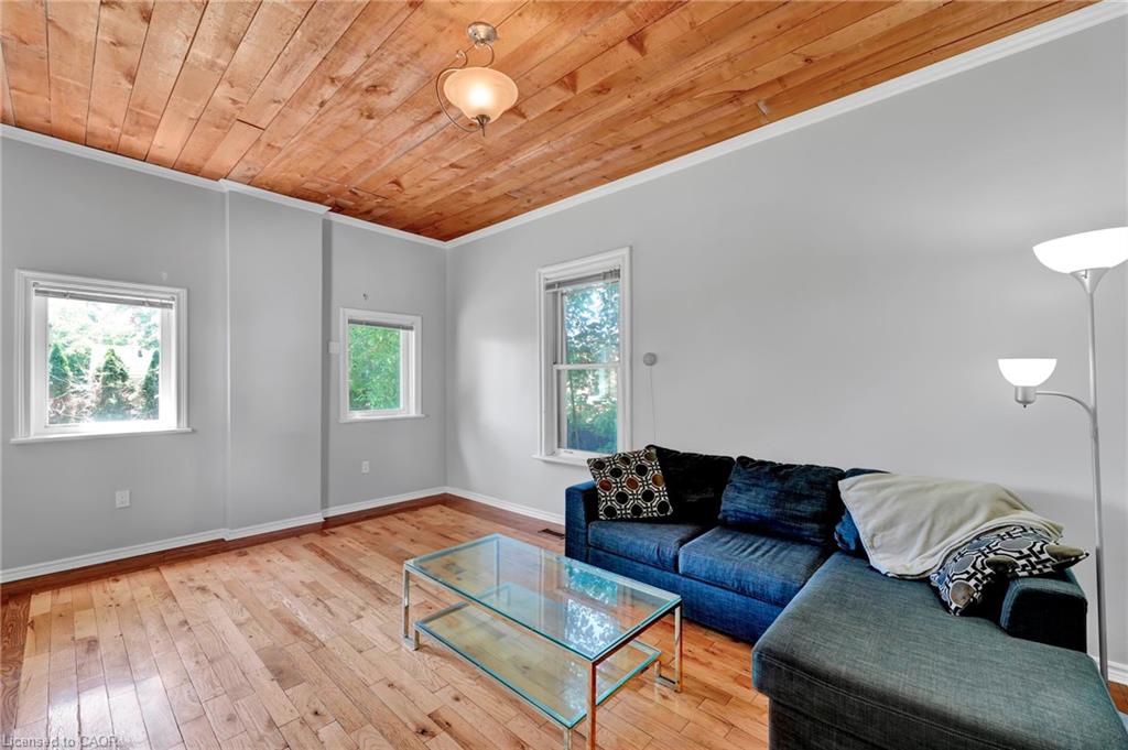 318 Simcoe Street