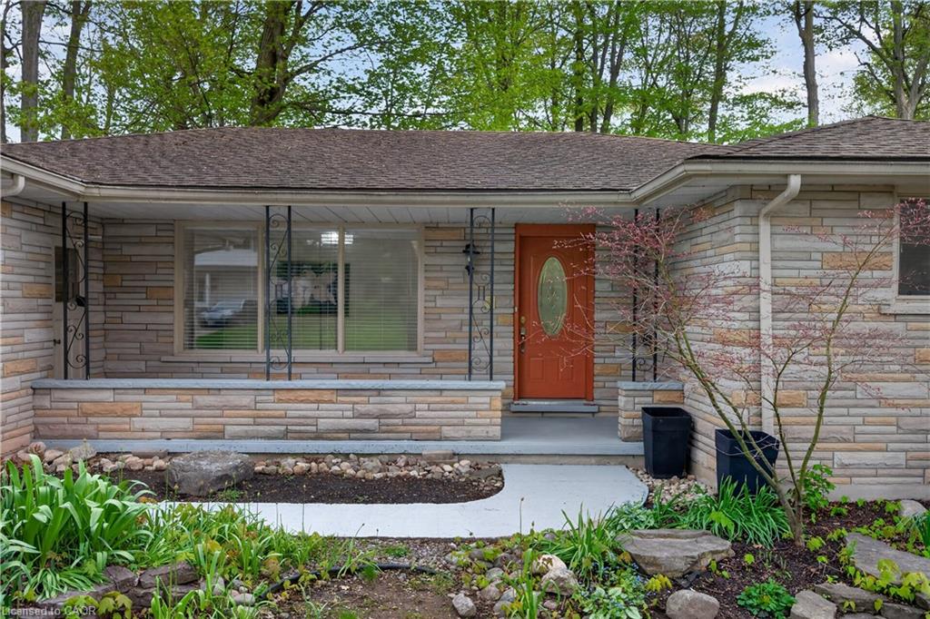 217 Pinegrove Crescent