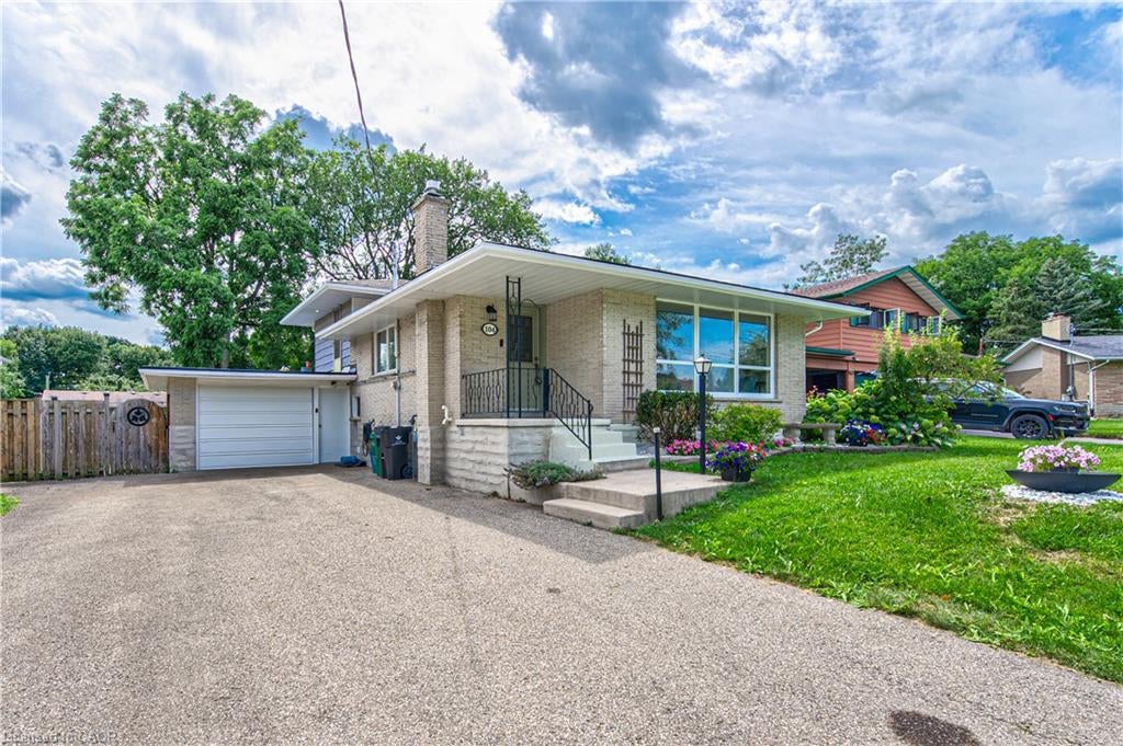 104 Springbank Crescent