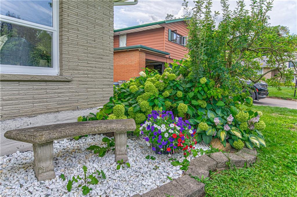 104 Springbank Crescent