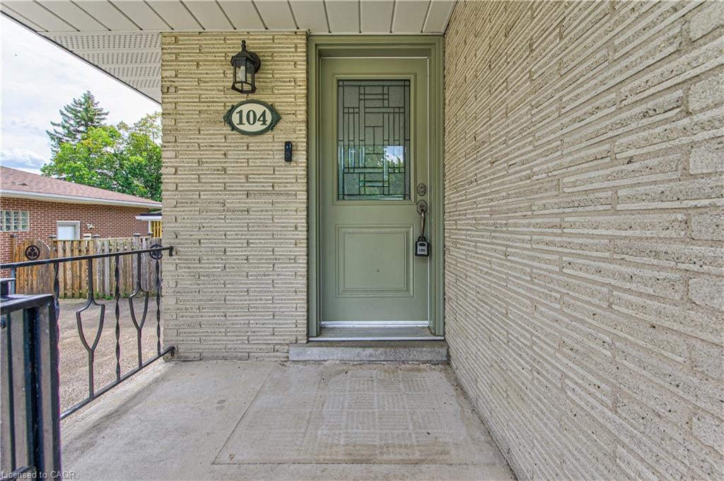 104 Springbank Crescent