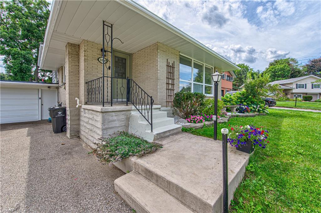 104 Springbank Crescent