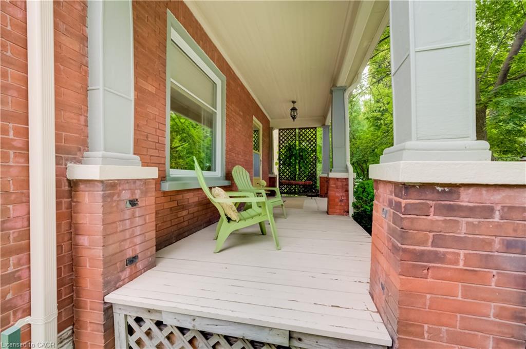 46 Ellen Street W