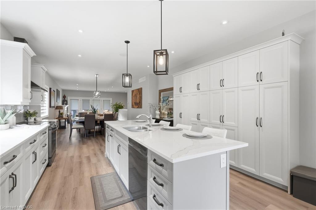 25 Sunrise Court