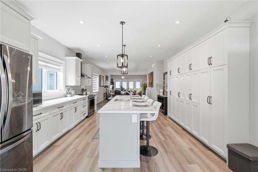 25 Sunrise Court