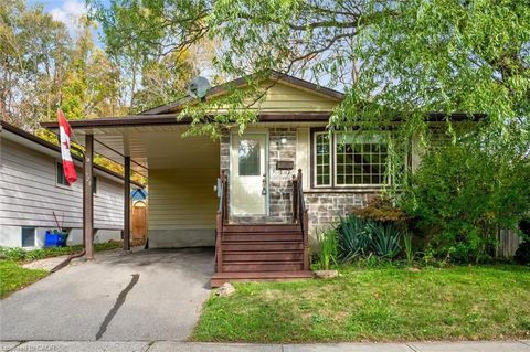 528 Fallingbrook Drive Waterloo ON N2L 4N4