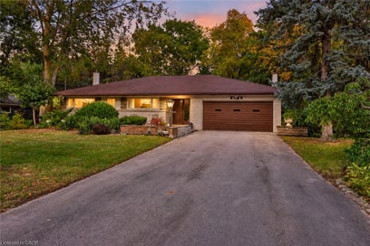 2086 Glenforest Crescent Oakville ON L6J 2G4