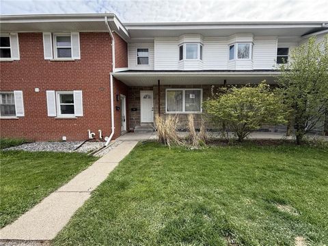 284 Westcourt Place Waterloo ON N2L 2R7