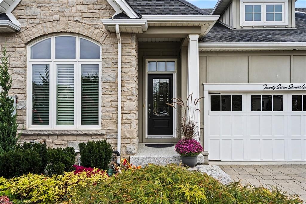 27 Stoneridge Crescent