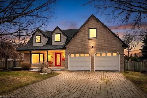 161 Ambleside Court Waterloo ON N2K 3E3