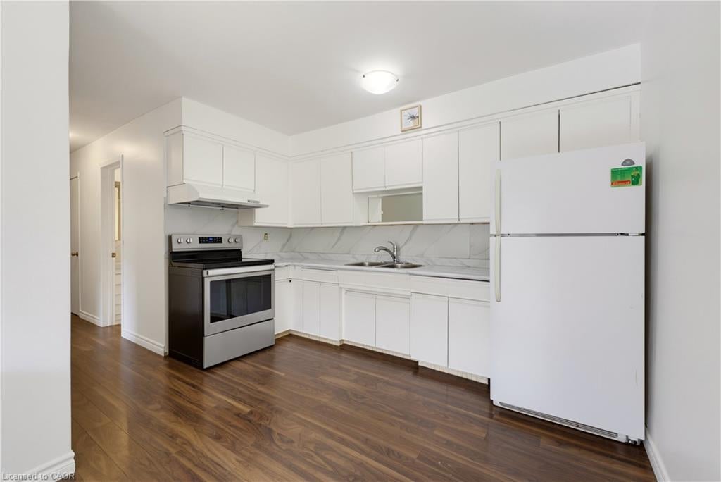 427 Lawrence Avenue