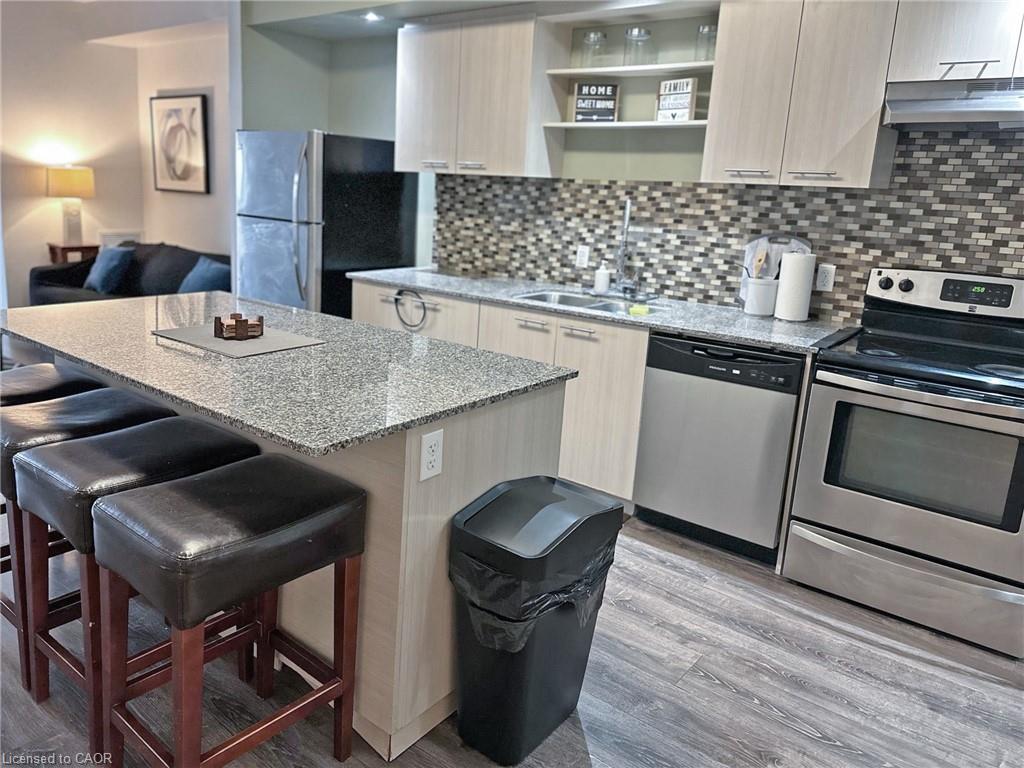 8 Hickory Street W 806