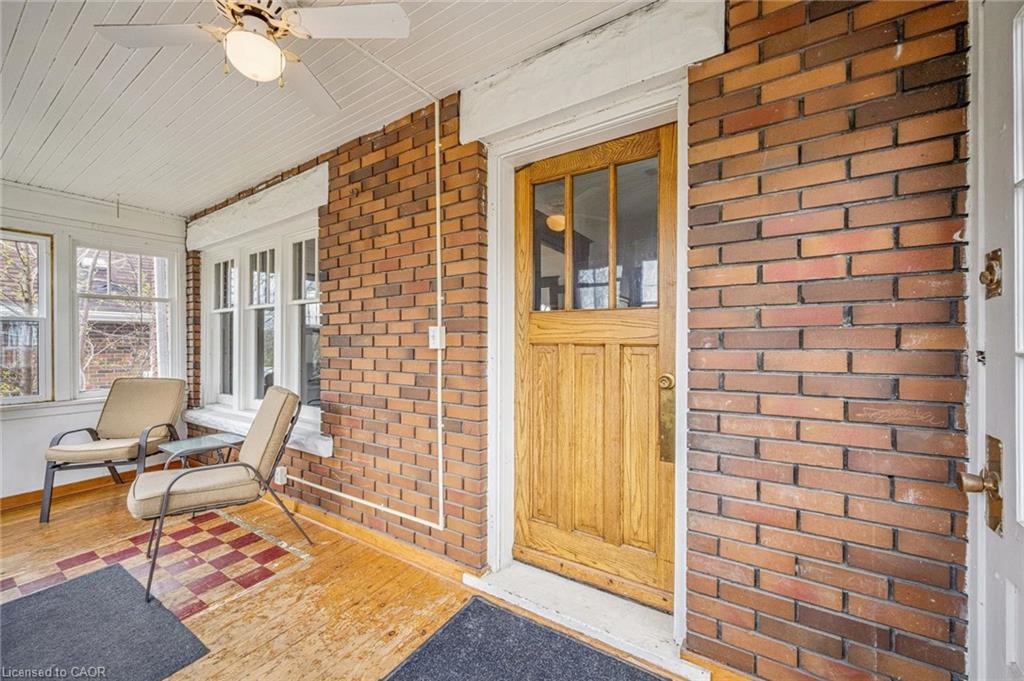9 Spadina Road E