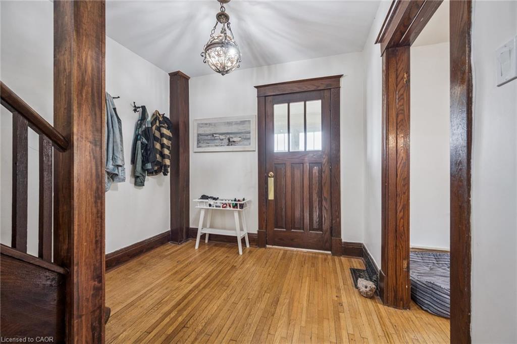 9 Spadina Road E