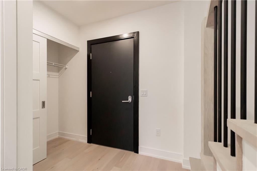 15 Wellington Street S 103