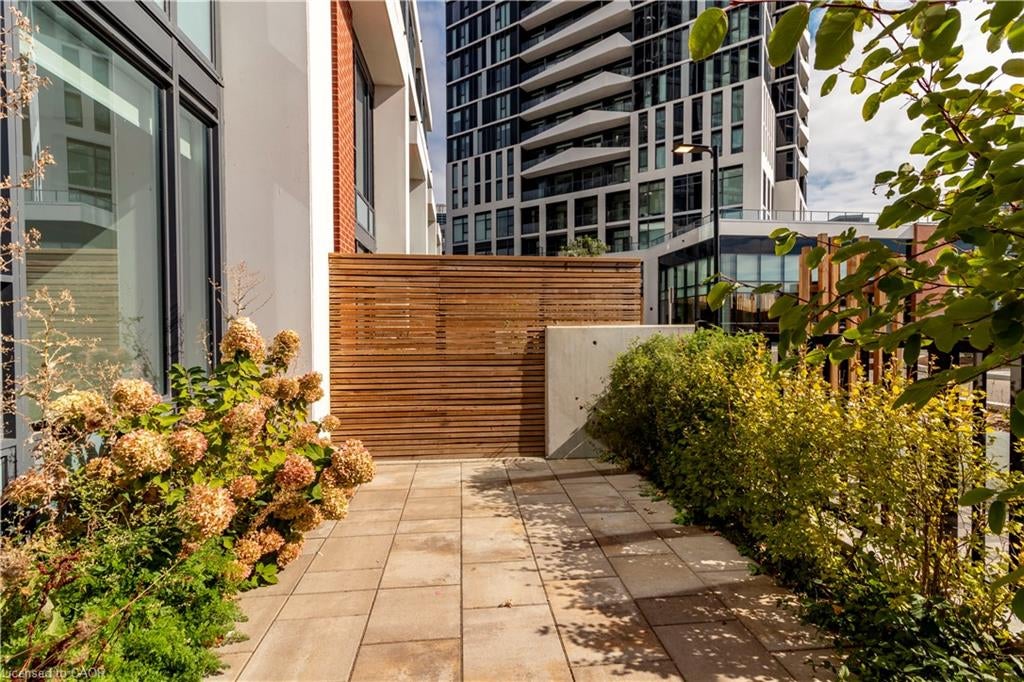15 Wellington Street S 103