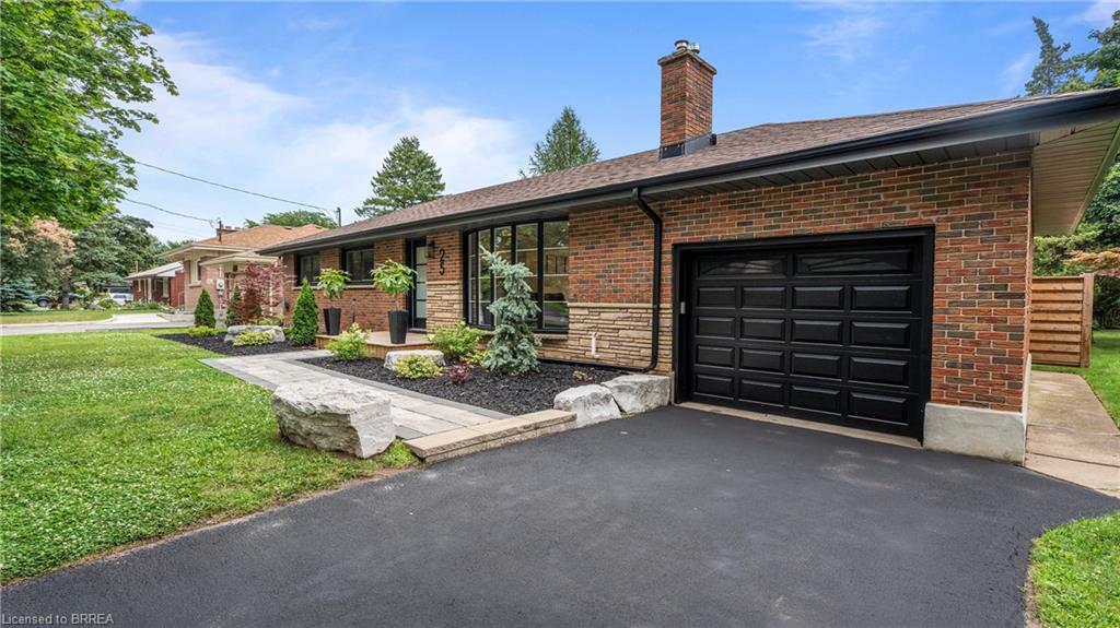 25 Seneca Crescent